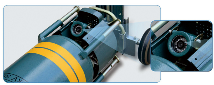 Dual control X-ray pipeline crawler